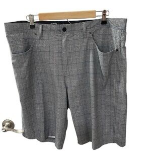 Travis Mathew Men’s Golf Shorts Size 38 Gray Plaid Stretch Performance Golfer
